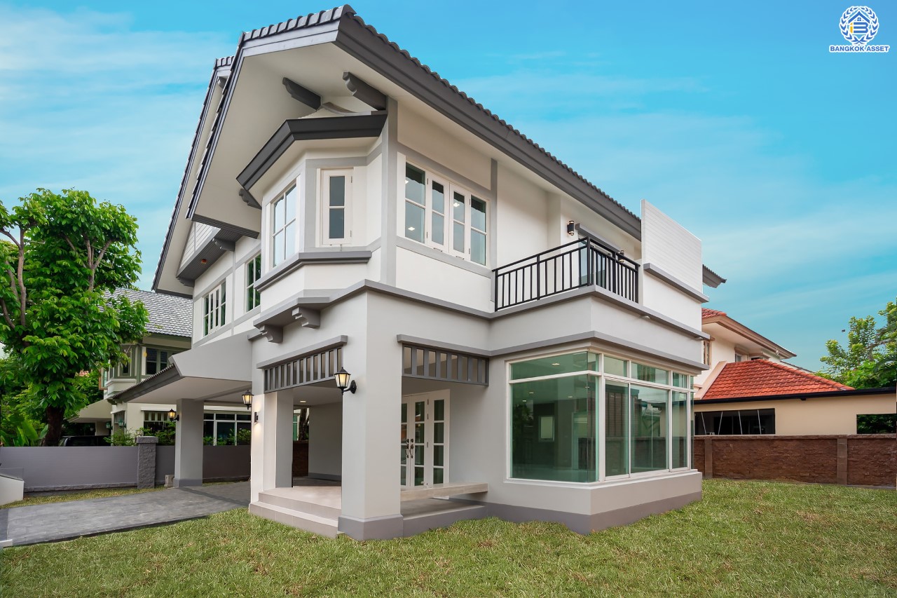 บ้านมือสองตกแต่งใหม่ ม.ลัดดารมย์ วัชรพล แบรนด์ Q.House เนื้อที่ 70.1 ตร.ว. ฟังก์ชัน 3 ห้องนอน 3 ห้องน้ำ จอดรถได้ 2 คัน Facilities ครบครัน บนทำเลเชื่อมต่อหลายเส้นทาง ถ.รามอินทรา ถ.สายไหม และถ.พหลโยธิน ใกล้สนามบินดอนเมือง ทางด่วน "ศรีรัช" และ เซ็นทรัลรามอินทรา...